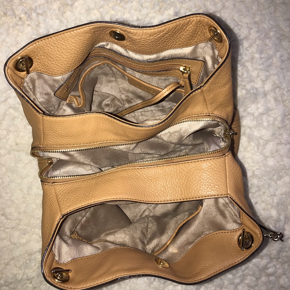 Michael Kors Medium Sized Pebbled Leather Bag - Picture 4 of 4